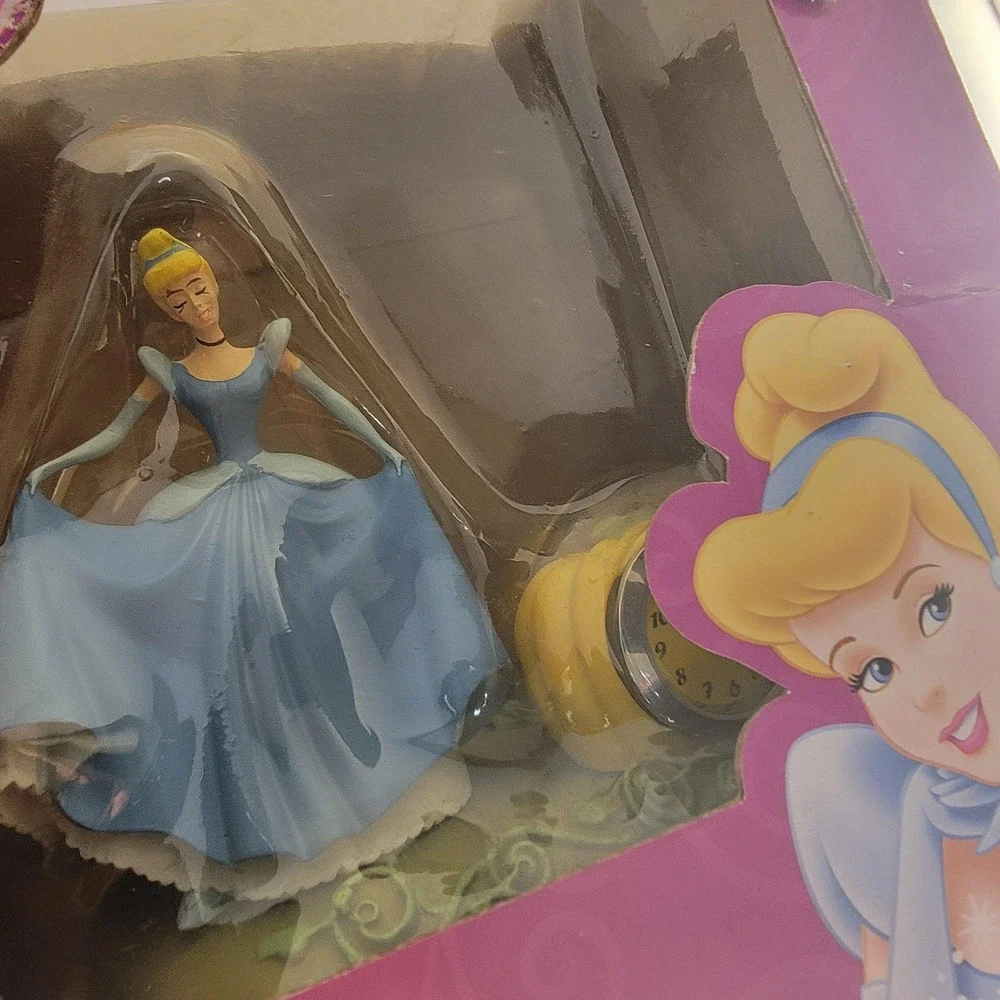 Disney Princess Cinderella Figurine Clock Blue Dress Castle Scene Boxed CC0006